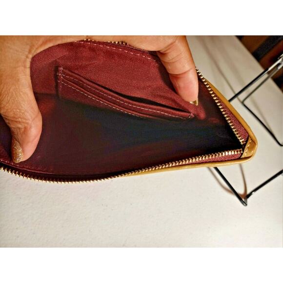 Coach LARGE CORNER ZIP WRISTLET IN SIGNATURE JACQUARD WITH STRIPES NWT $118 - Picture 11 of 12